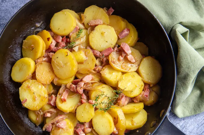 Poêlée de pommes de terre aux lardons