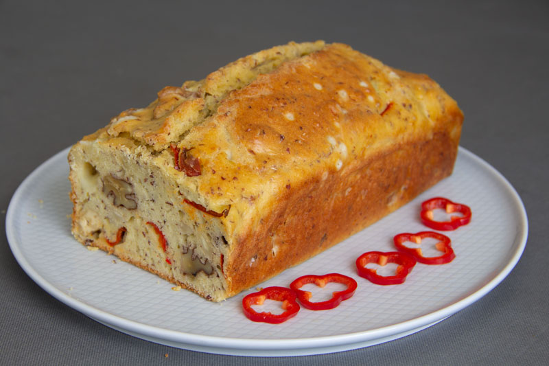 Cake salé aux fruits secs et poivrons