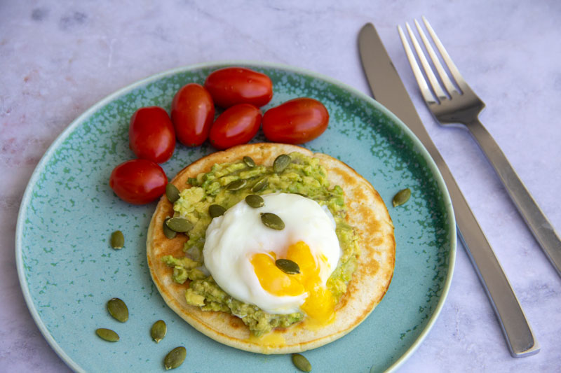 Pancake, avocat et œuf poché