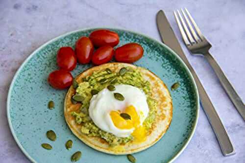Pancake, avocat et œuf poché