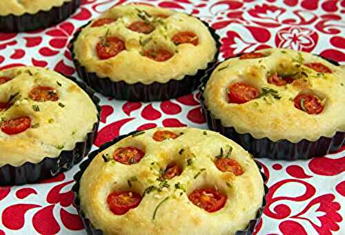 Focaccine, tomates cerises et champignons