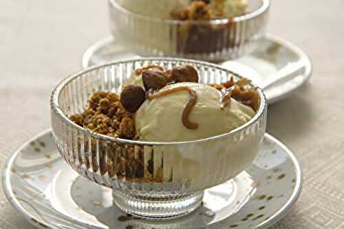 Coupes de glace vanille et crumble