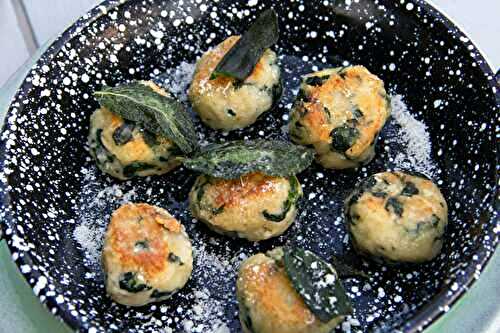 Boulettes de gnocchi aux épinards et beurre de sauge