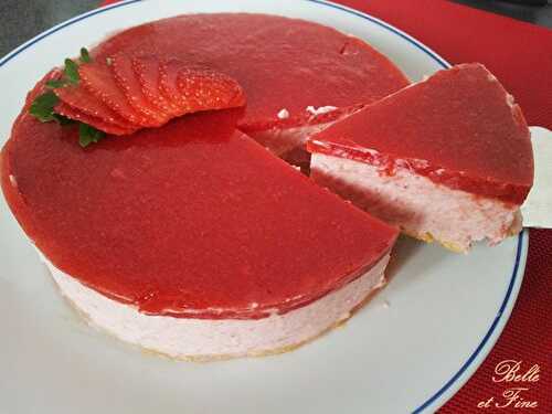 Bavarois de fraises sur craquant de biscuits...