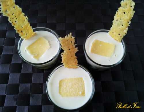 Caviar de courgettes , crème, copeaux et tuiles de parmesan
