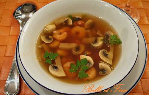 Consommé de crevettes et champignons à la citronnelle