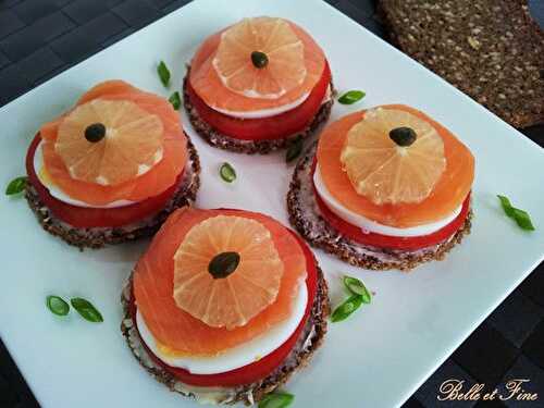 Mille feuilles de saumon, tomate et œuf sur vollkornbrot