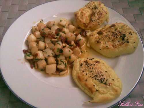 Pétoncles au beurre provençal, quenelles de purée aux deux graines de sésames