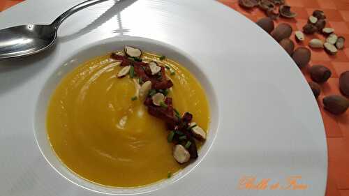 Velouté de courge butternut au chorizo et noisettes