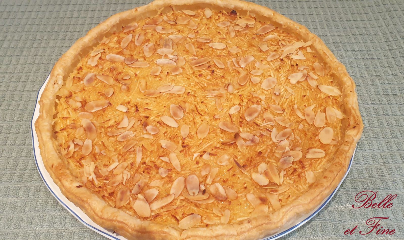 Tarte aux pommes râpées citronnées et amandes efffilées