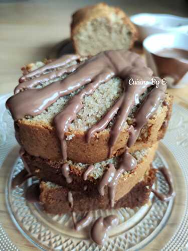 Cake à la noisette, coulis de chocolat