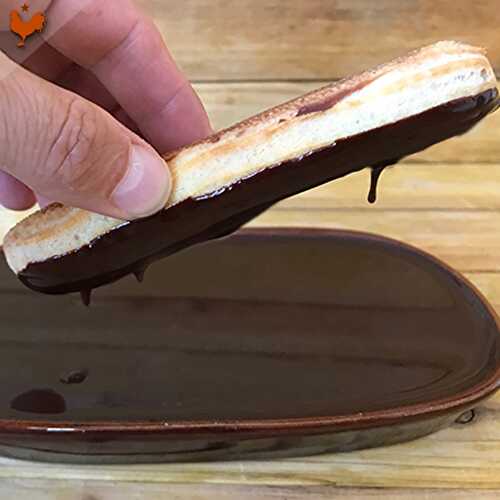 Le Glaçage Miroir Chocolat pour Éclairs de Christophe Adam