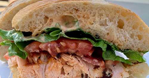 Sandwich BLT au saumon à la cajun