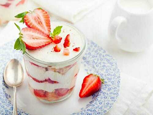 Tiramisu rapide aux fraises et chocolat blanc fait maison