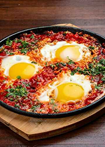 Shakshuka facile: œufs pochés à la tomate