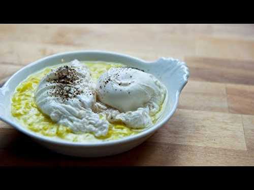 Oeufs pochés sur purée d'oignons