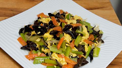 Sauté de céleri aux légumes et oeufs 