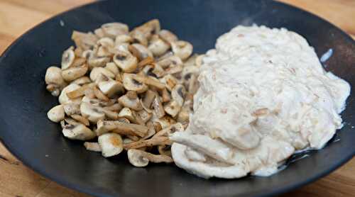 Blanc de poulet en sauce et champignons