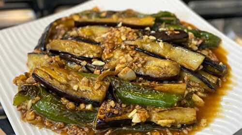 Aubergine et poivrons verts