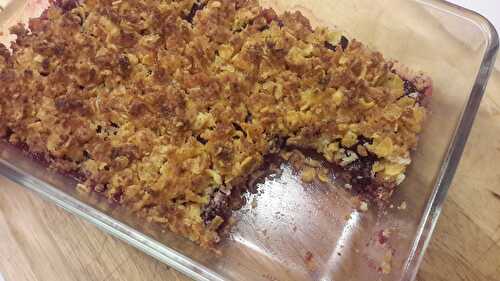 Crumble de cerises, corn-flakes et coco *