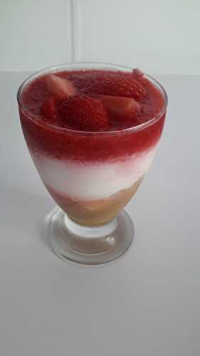 Verrine fraises et rhubarbe