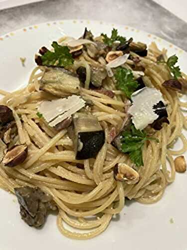 Pâtes aubergine et noisettes, sauce tahin
