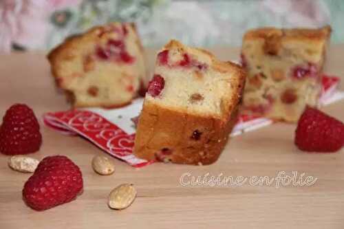 Blondie chocolat blanc, framboises et amandes