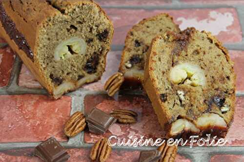 Cake banane, chocolat, noix de pécan et caramel au beurre salé