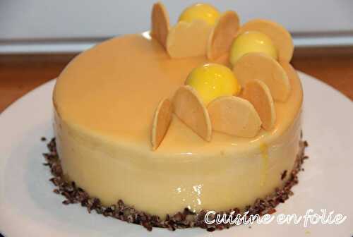 Entremet mousse Dulcey, mousse pomme, pommes confites et biscuit noisette