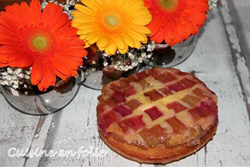 Gâteau renversé à la rhubarbe