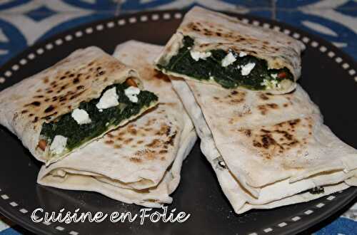 Gözleme aux épinards, feta et pignons de pin