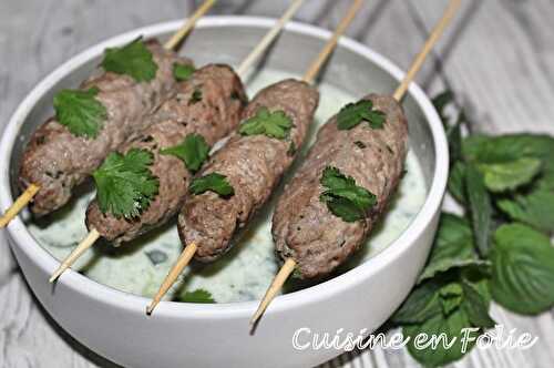 Kefta à la sauce au yaourt et au concombre