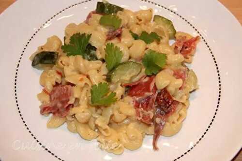 One pan pasta aux courgettes et tomates séchées