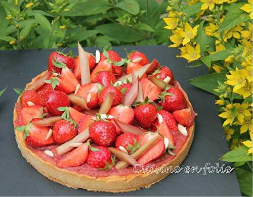 Tarte rhubarbe, fraises et amandes de Claire Heitzler
