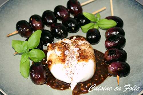 Burrata au basilic, brochettes de raisin grillé de Yotam Ottolenghi