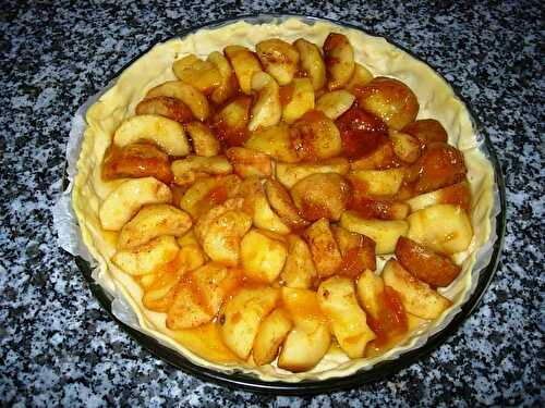 Tarte aux pommes et confiture d'abricots