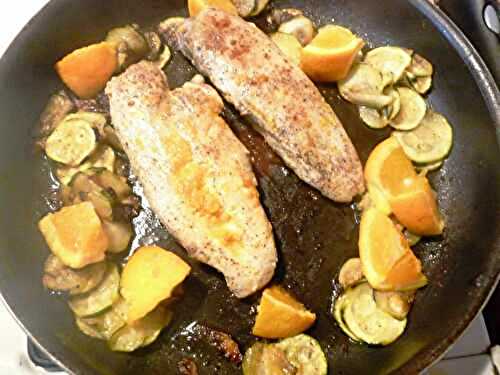DES COURGETTES DANS LE JARDIN :Filets de poulet courgettes et oranges.