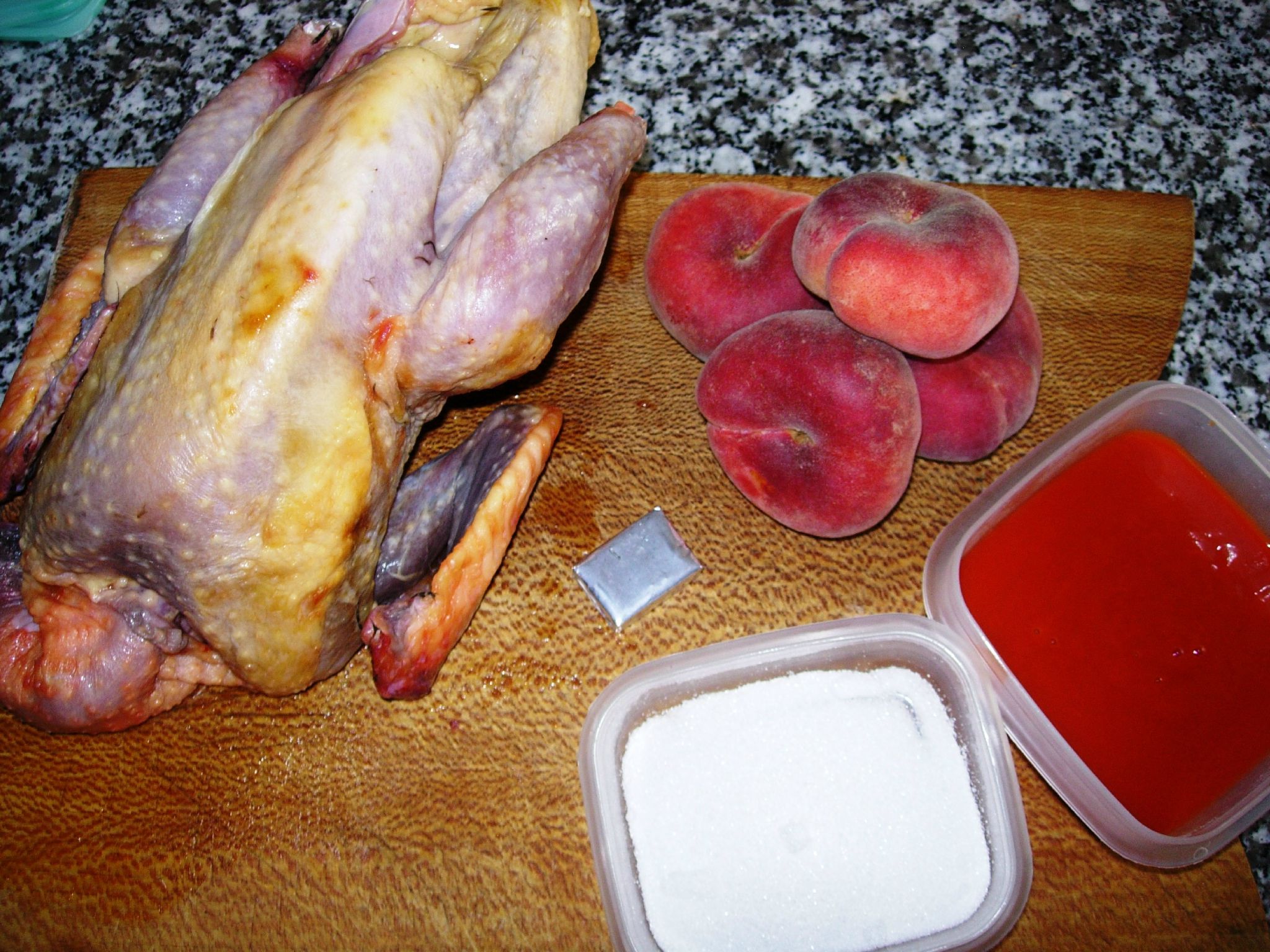 LE TEMPS DES PECHES : pintade aux pêches plates