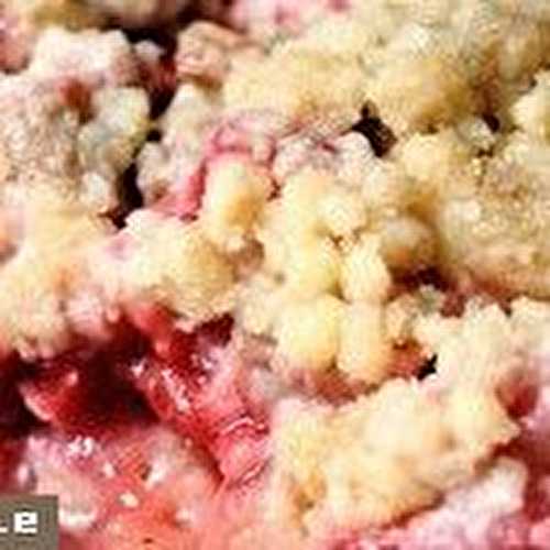 Crumble à la rhubarbe, fraise et coco