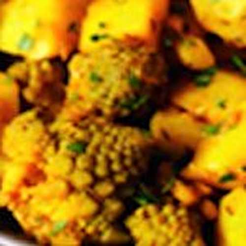 Curry sec de romanesco et pommes de terre au curcuma