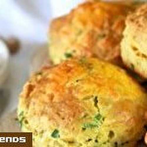 Scones à l'ail des ours et au cheddar