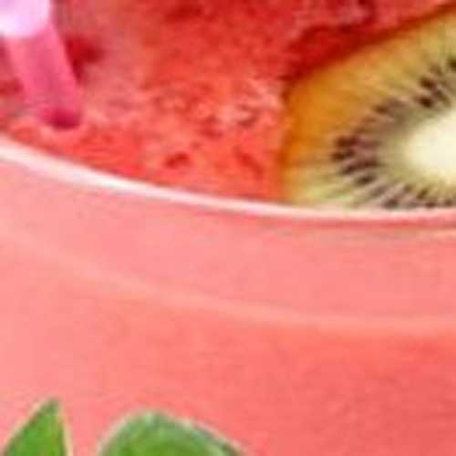 Smoothie framboise-kiwi au basilic