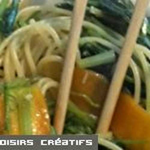 Spaghettis au chou mibuna, carotte et gingembre