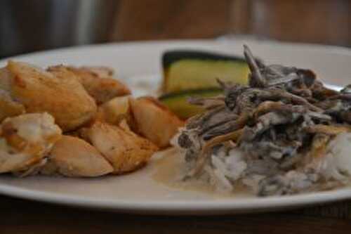 Poulet sauté aux courgettes et crème de girolles