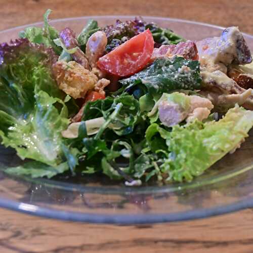 Salade César (avec la véritable recette de sauce César) - cuisine lifestyle par @miss_tchiiif