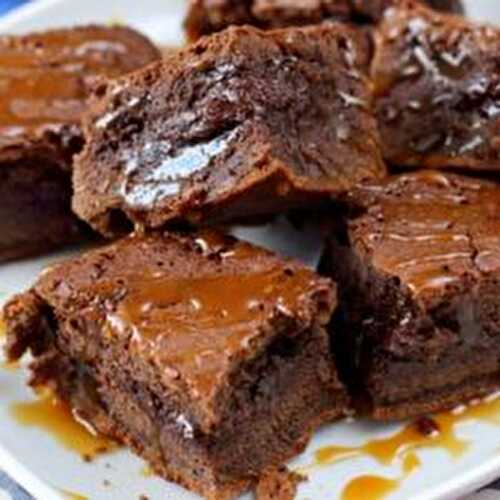 BROWNIES AU CHOCOLAT ET CARAMEL BEURRE SALÉ