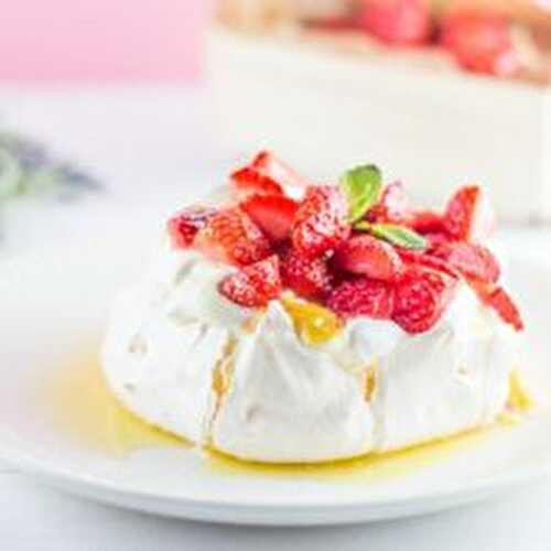 PAVLOVA FRAISE RHUBARBE