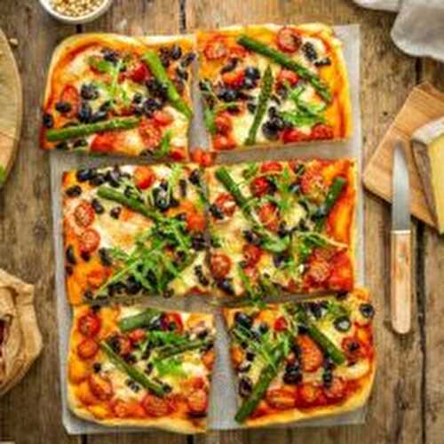 Pizza-focaccia aux asperges, tomates et Tomme de Savoie IGP