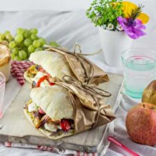 SANDWICH À L’ITALIENNE BIEN GARNI POUR UN DÉLICIEUX PICNIC