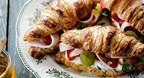 CROISSANTS SALÉS AU FROMAGE, PESTO ET FIGUES